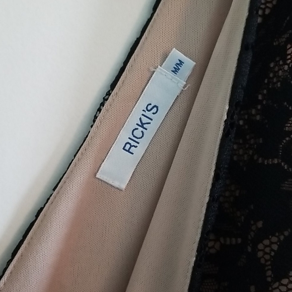 Sleeveless top - Picture 2 of 3